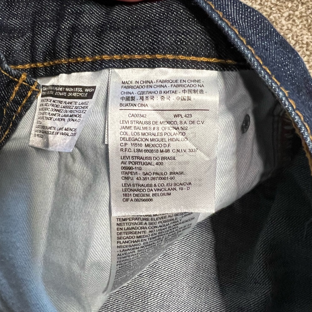 Men’s Levi’s 505 regular fit size 38 x 30 dark denim with accent stitching - Picture 6 of 8